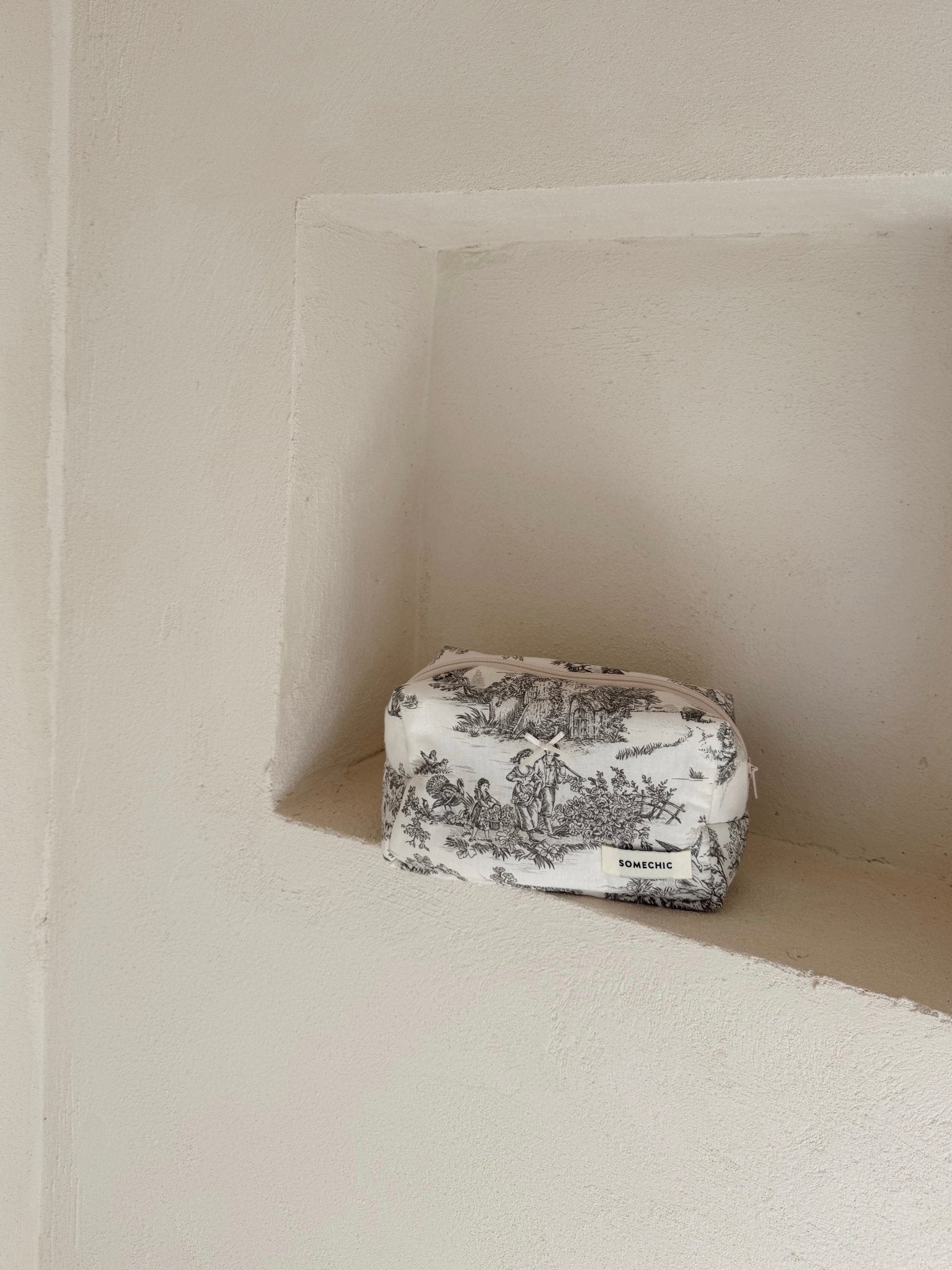 Iris Toiletry Bag - Light Grey - SOMECHIC