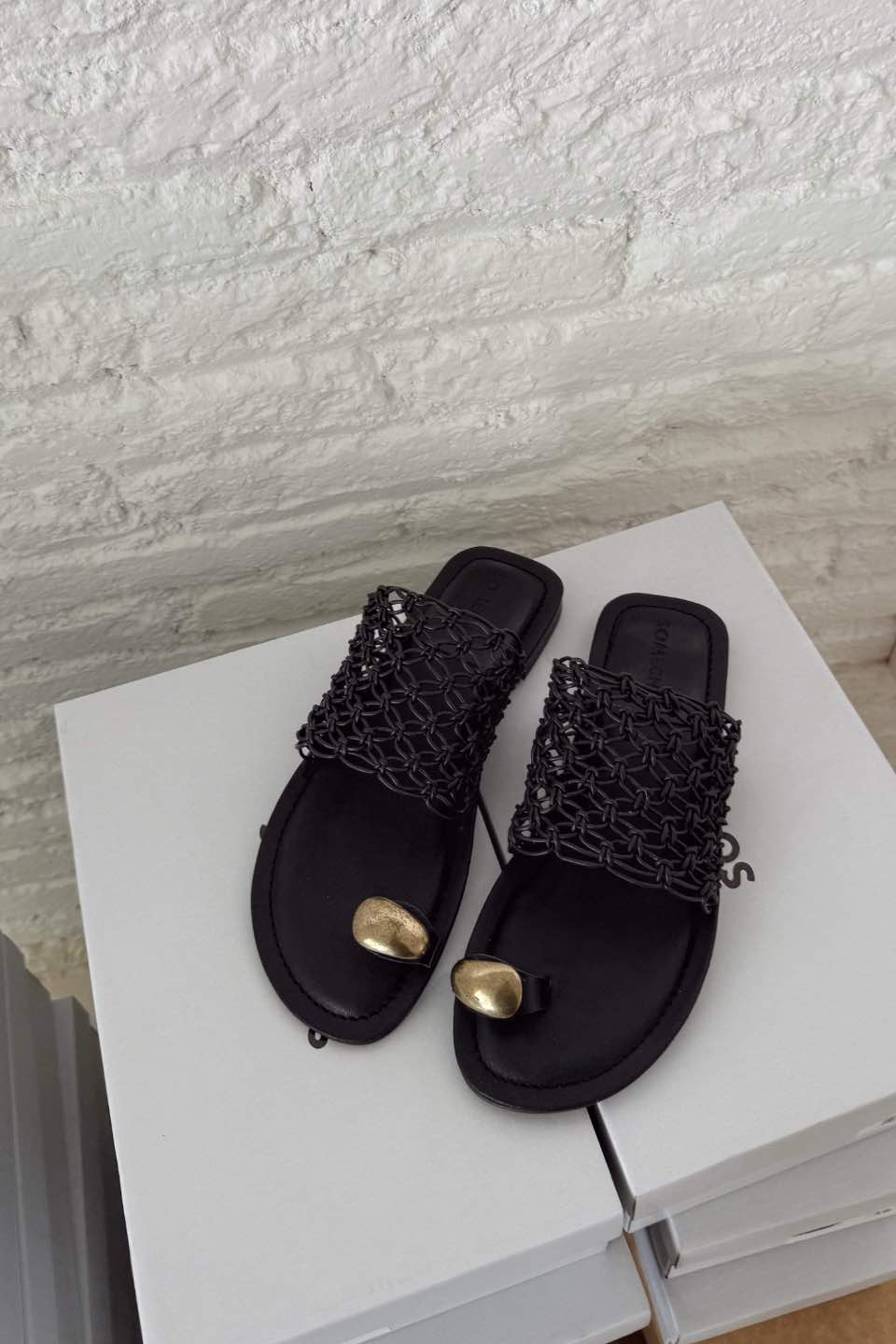 Juni Sandals - Black - SOMECHIC